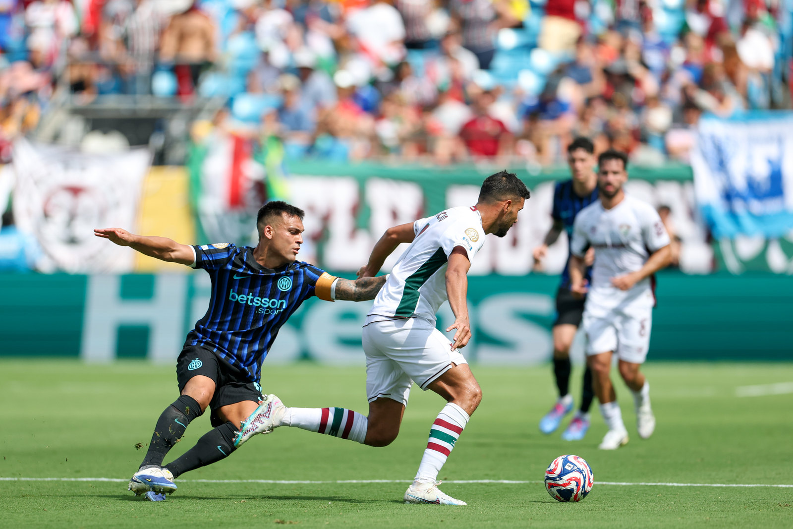 马赛迎亚冠关键赛,冲刺阶段防线松动,震撼外界,阵容厚度经受考验 马赛迎亚冠关键赛,冲刺阶段防线松动,震撼外界,阵容厚度经受考验